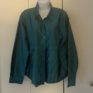 Chico's Design textured Silk mother of pearl button front top in L (Chico’s 2)